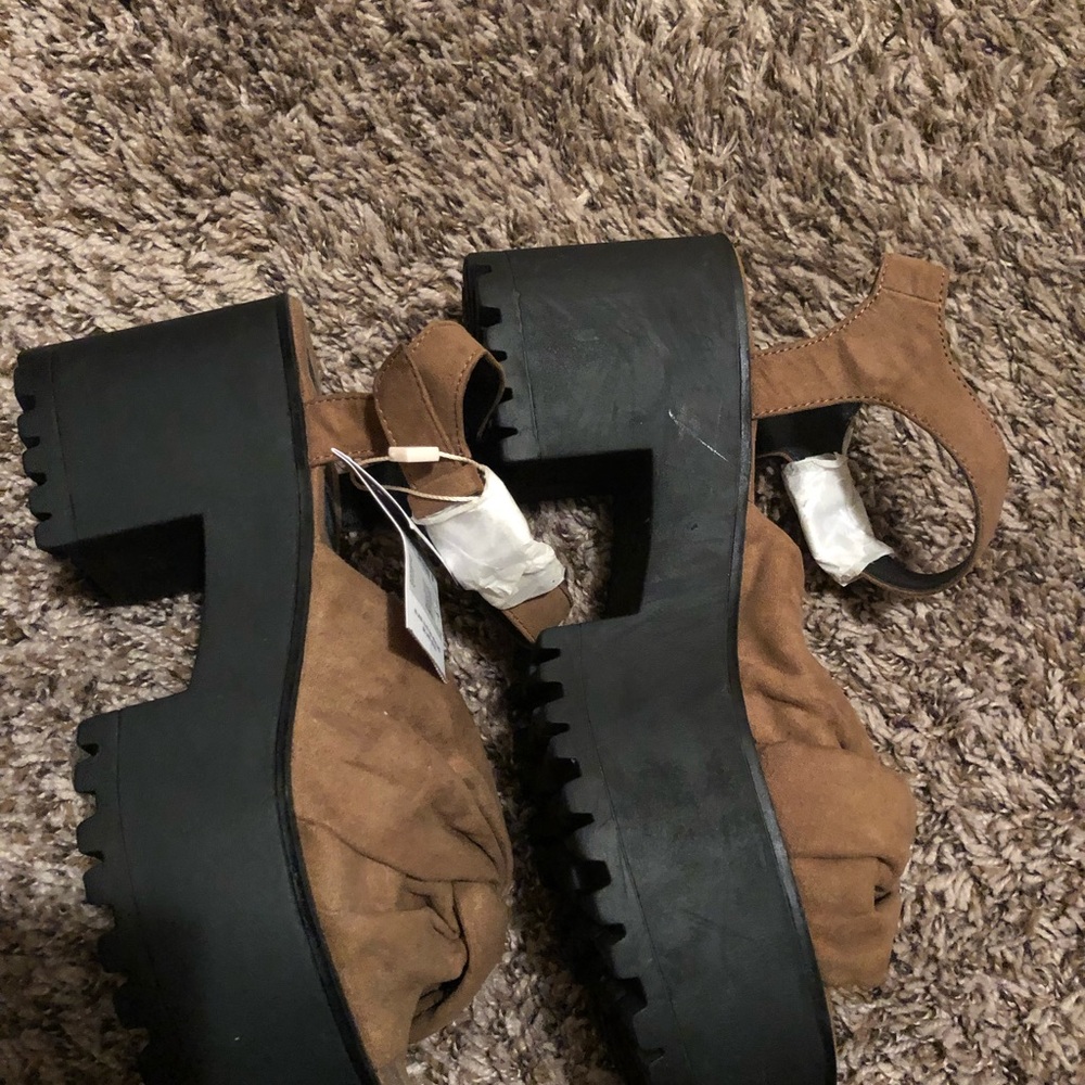 Sandals - Picture 4 of 5